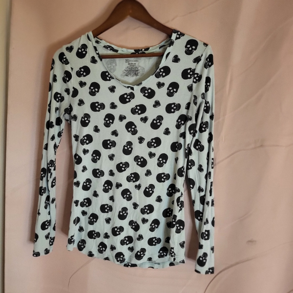 Black and White Skull Pattern Fitted Long Sleeve Tee